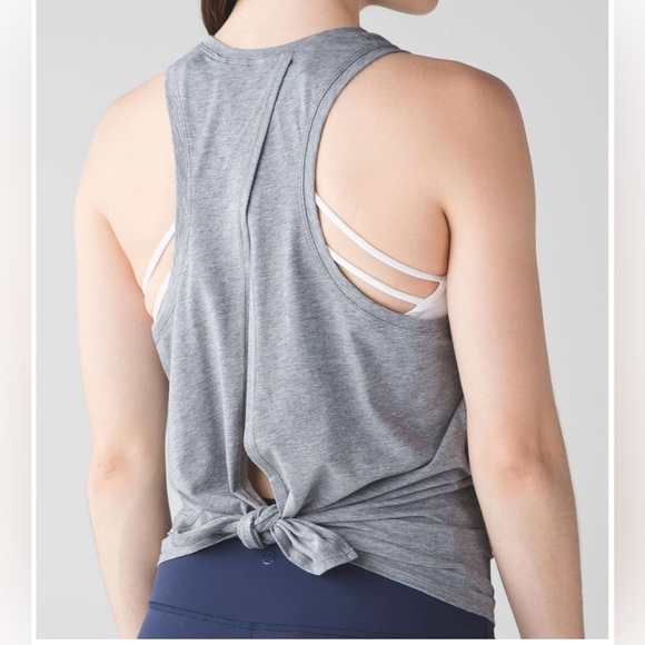 🍋 Lululemon “All Tied Up Tank” 🍋 EUC ⭐️LIKE NEW⭐️ {Size: 6} 🩶Heathered Grey🩶 - Picture 1 of 16
